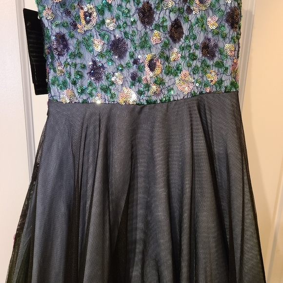 Prom dress - Picture 3 of 10